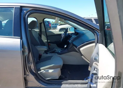 2014 Ford Focus Se z USA, uszkodzony, nr VIN 1FADP3F27EL138041